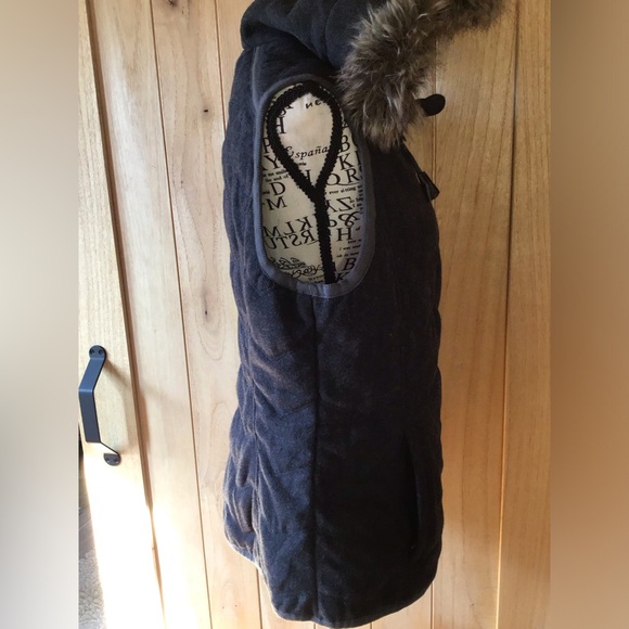 KUHL Wool-blend Vest w/ Removable Faux Fur Trim, GUC, size Medium - Picture 8 of 9